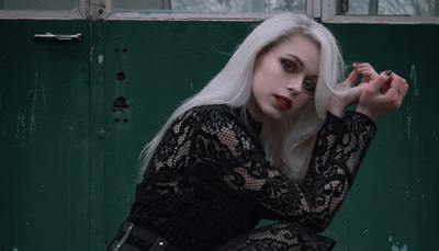 Γυναικεία γοτθικά μπλουζάκια – στυλ που εκφράζεται στη λεπτομέρεια