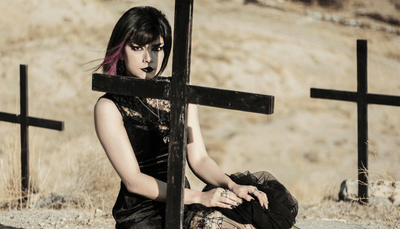 T-shirt σε στυλ gothcore – ποια είναι τα χαρακτηριστικά τους;