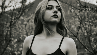 Castlecore στην πράξη – πώς να φέρεις μεσαιωνικό ρομαντισμό στην καθημερινή σου γκαρνταρόμπα