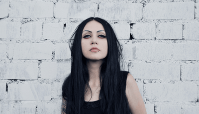 Πώς να ντύνεστε σε γοτθικό στυλ; Πρακτικός οδηγός για τη γοτθική μόδα και τις τάσεις